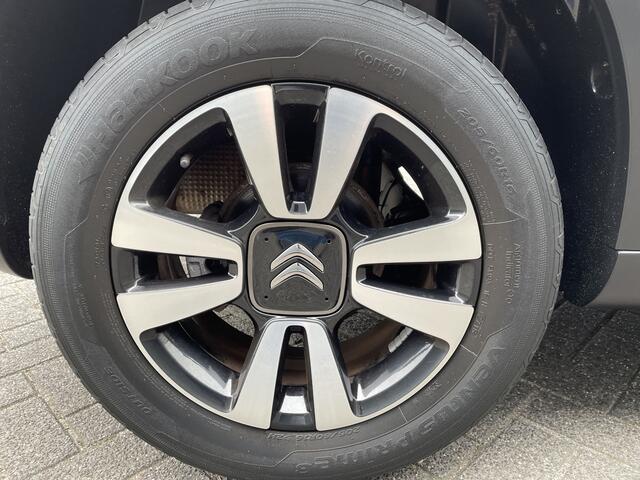 Citroen C3 Aircross 110pk Feel Pack (Navigatie - Automatische Airco - Apple Carplay - Lichtmetalen velgen - Parkeersensoren - Armsteun)