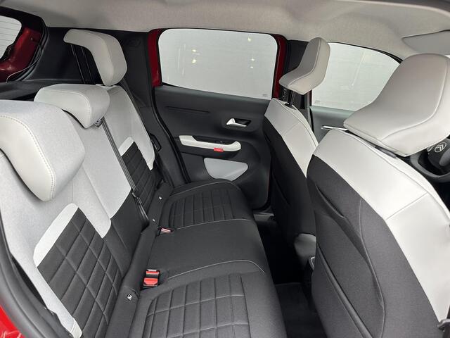 Citroen C3 1.2 Turbo 100pk Max | Nieuwste Model | Navigatie | Parkeer Camera + Sensoren achterzijde | Lichtmetalen Velgen| Hoge zitpositie | LED Verlichting | Contrastkleur Dak | Climate control | Cruise control | DAB+ Radio |