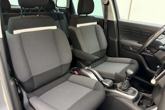Citroen C3 Aircross 1.2 PureTech Shine 110 Pk | Navigatie | Climate control | Camera | Weinig kilometers | Lichtmetalen velgen | Extra getint glas | Dakrails