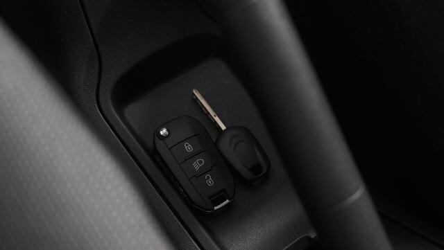 Citroen C3 PureTech 83 C-Series | Apple Carplay | Stoelverwarming | Climate Control | Parkeersensoren | Allseason Banden