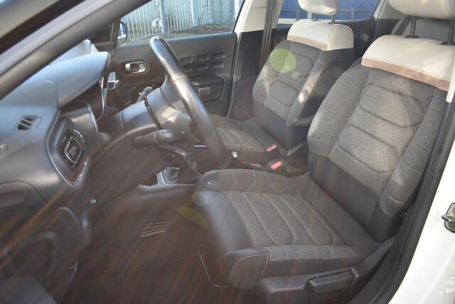 Citroen C3 PureTech 83 Shine Navigatie | Airco | Camera achter | parkeersensoren V+A | Carplay - Android auto | Zeer compleet |