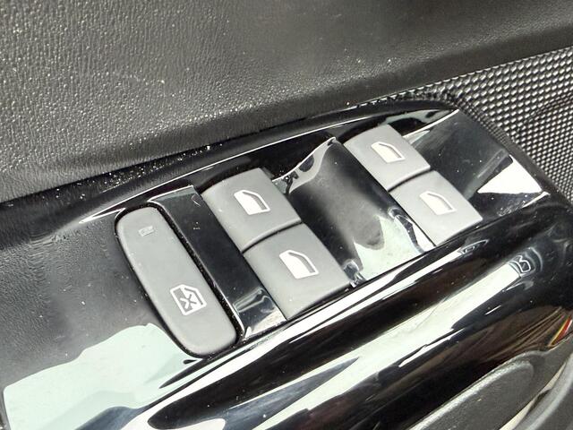 Citroen C3 1.2 PureTech ELLE | ALL-IN RIJKLAAR | Luxe uitvoering | Automaat | Origin. leerpakket | Navi | Camera | Duo-Tone | 17"Velgen