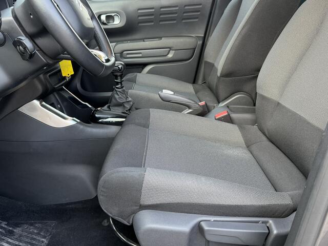 Citroen C3 Aircross 110 Pk Benzine * Hoge Zit Positie * * Airco * Cruise Control * Navigatie & Spotify via Apple Car Play / Android Auto * Dab Radio * Parkeer Sensoren * Vingerhoets; Vierde Generatie Eersteklas Service. Al meer dan 100 jaar een begrip in de Brabants