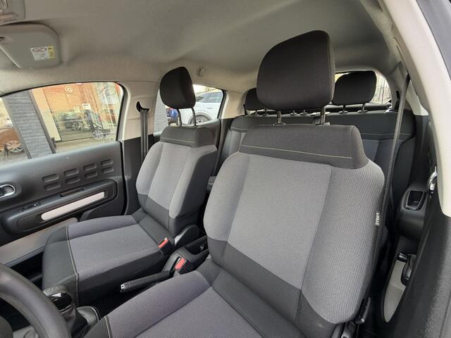 Citroen C3 Benzine 5-Deurs * Hele Mooie * * Climate & Cruise Control * Navigatie & Spotify via Apple Carplay / Android Auto * Vingerhoets; Vierde Generatie Eersteklas Service. Al meer dan 100 jaar een begrip in de Brabantse Kempen.