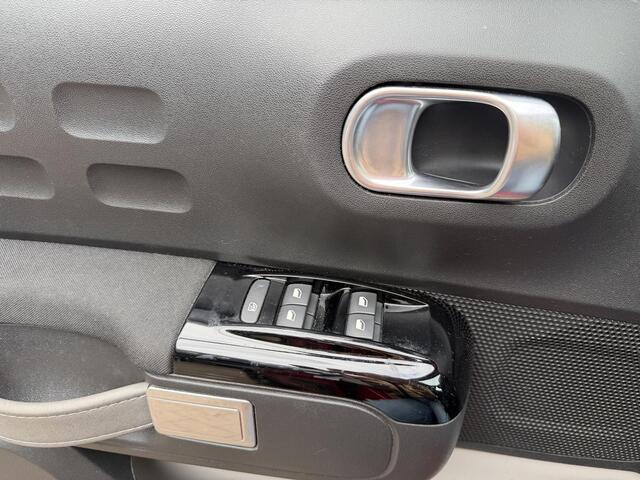 Citroen C3 1.2 PureTech Shine AUTOMAAT |NAVIGATIE |CAMERA |AIRCO/ECC |CRUISECONTROL |PARKEERSENSOREN