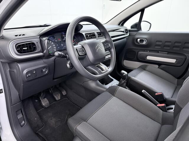 Citroen C3 1.2 Navi Apple Carplay Android MirrorLink PDC Connect LMv Ecc Cruise Elektr.Spiegels+Verwarmd SpoorAssist Regensensor Feel Tel. Apps Usb Isofix Elek.Ramen/Spiegels Lane Assist S&S Tech Feel Distributie bij 89.194 km vervangen! Slechts 40 euro per maand we
