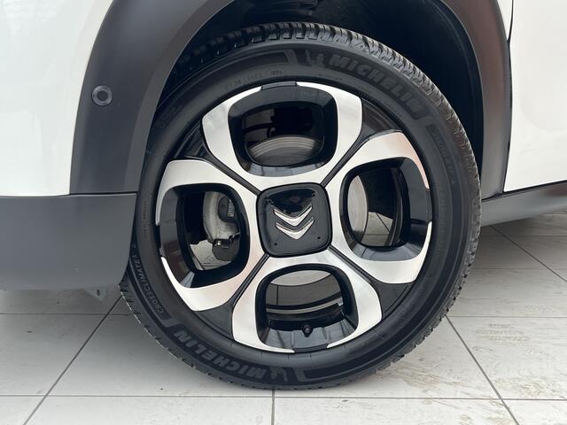 Citroen C3 Aircross PureTech 110 S&S Shine | Trekhaak | Schuifdak | Keyless | Parkeersensoren voor + achter | Head-up Display | Camera achter | Dealer onderhouden | Distributie al vervangen |