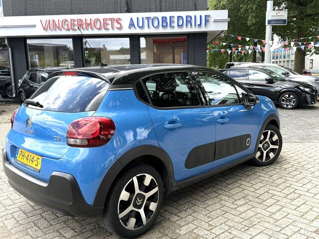 Citroen C3 1.2 Benzine 82 Pk Shine * Superluxe * Navigatie * Dab Radio * Climate & Cruise Control * Achteruitrij Parkeer Camera & Sensoren * Blauw met Zwart Dak * Vingerhoets; Vierde Generatie Eersteklas Service. Al meer dan 100 jaar een begrip in de Brabantse Kempe