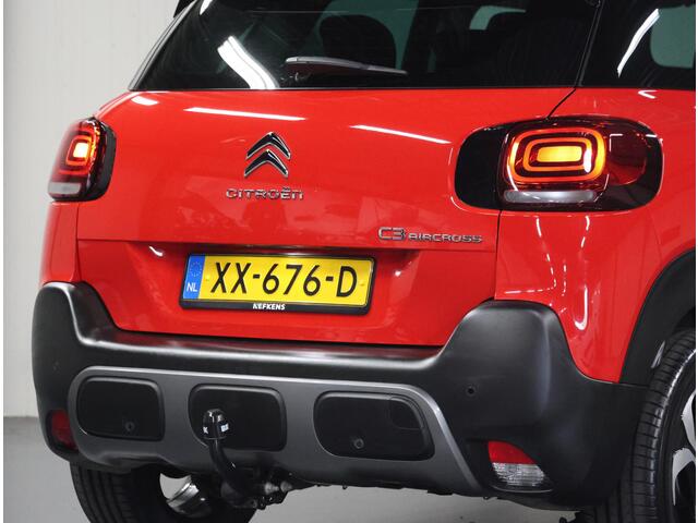 Citroen C3 Aircross 1.2 110PK S&S Shine | 2de Eigenaar | AppleCarplay/AndroidAuto | Armsteun | Grip Control & Hill Descent Assist | Schuifkanteldak | Climate Control | Cruise Control | Navigatie | Isofix | Two-Tone | Parkeersensoren | Privacy Glass | Trekhaak |
