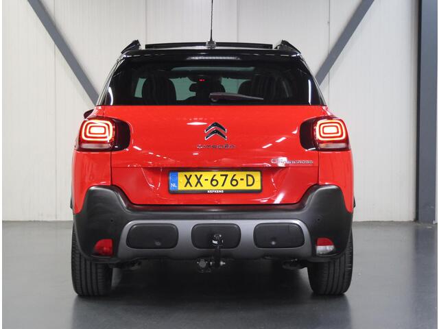 Citroen C3 Aircross 1.2 110PK S&S Shine | 2de Eigenaar | AppleCarplay/AndroidAuto | Armsteun | Grip Control & Hill Descent Assist | Schuifkanteldak | Climate Control | Cruise Control | Navigatie | Isofix | Two-Tone | Parkeersensoren | Privacy Glass | Trekhaak |