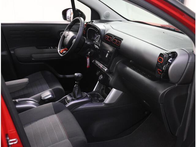 Citroen C3 Aircross 1.2 110PK S&S Shine | 2de Eigenaar | AppleCarplay/AndroidAuto | Armsteun | Grip Control & Hill Descent Assist | Schuifkanteldak | Climate Control | Cruise Control | Navigatie | Isofix | Two-Tone | Parkeersensoren | Privacy Glass | Trekhaak |
