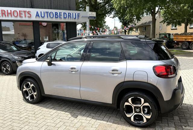 Citroen C3 Aircross 130 Pk Benzine * AUTOMAAT * Luxe Shine * Navigatie * Stoelverwarming * Distributieriem 2026 vervangen * Parkeer Camera + Voor- en Achter Sensoren * 17" L.M. Velgen * DAB Radio * Climate & Cruise Control * Zwart Dak * Keyless Start Vingerhoets;