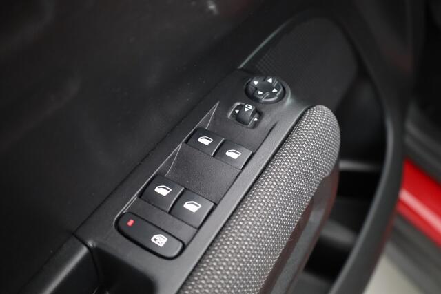 Citroen C3 Aircross 1.2 PureTech Shine | Rijklaar! | Cruise Control | Stoelverw. | CarPlay | DAB | LED | PDC+A | Navi | 16'' V