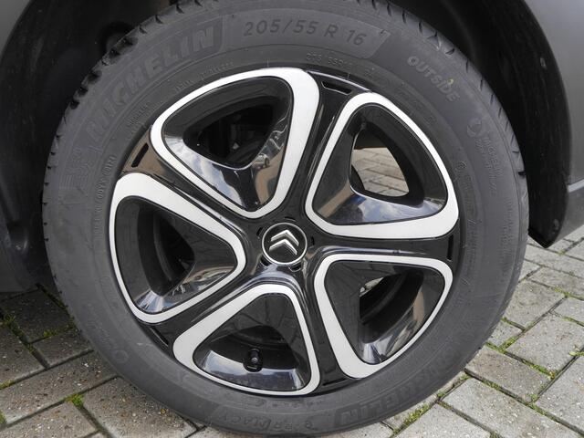 Citroen C3 1.2 PureTech Max | Navigatie | Climate control | Cruise Control | Parkeersensoren achter | Lichtmetalen velgen