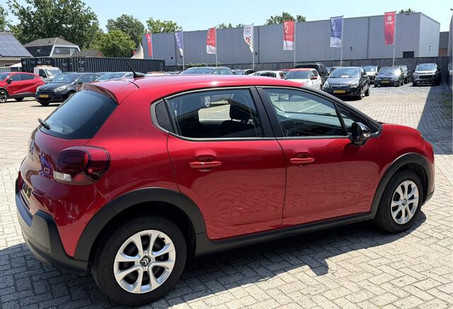 Citroen C3 Benzine 82 Pk 5-Deurs * Airco * Cruise Control * Parkeersensoren * DAB Radio * Bluetooth * Vingerhoets; Vierde Generatie Eersteklas Service. Al meer dan 100 jaar een begrip in de Brabantse Kempen