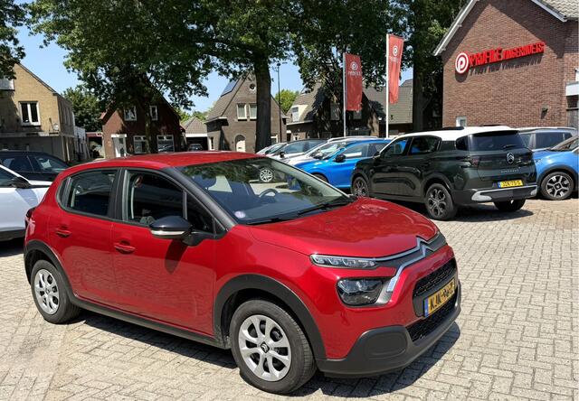 Citroen C3 Benzine 82 Pk 5-Deurs * Airco * Cruise Control * Parkeersensoren * DAB Radio * Bluetooth * Vingerhoets; Vierde Generatie Eersteklas Service. Al meer dan 100 jaar een begrip in de Brabantse Kempen