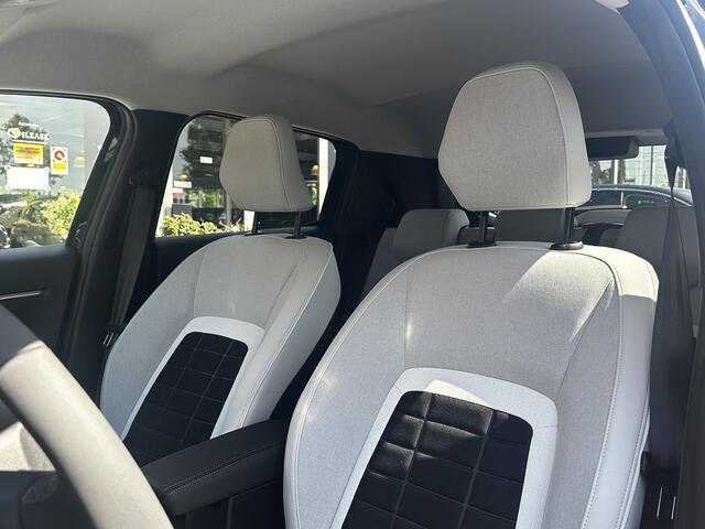 Citroen C3 1.2 Hybrid 110pk Max | Apple carplay/Android auto | Navigatie | Bluetooth | Parkeercamera | Comfortstoelen | Cruise control | Lichtmetalen velgen 17'' |