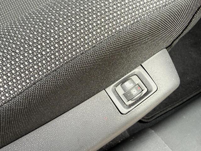 Citroen C3 1.2 PureTech C-Series ALL-IN RIjklaarprijs/Navi/Stoelverwarming/Donker getint glas