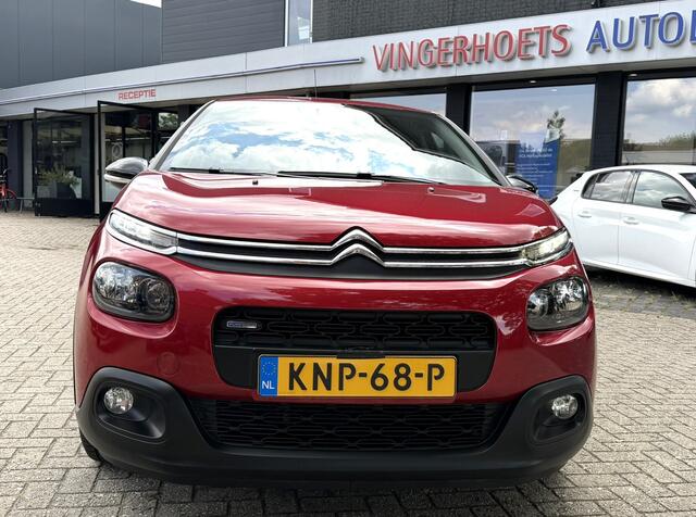 Citroen C3 110 Pk Benzine * AUTOMAAT * Navigatie * Achteruitrij Parkeer Camera * Climate & Cruise Control * Dodehoeksensoren * L.M. Velgen * Vingerhoets; Vierde Generatie Eersteklas Service. Al meer dan 100 jaar een begrip in de Brabantse Kempen