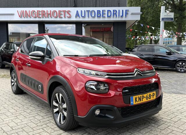 Citroen C3 110 Pk Benzine * AUTOMAAT * Navigatie * Achteruitrij Parkeer Camera * Climate & Cruise Control * Dodehoeksensoren * L.M. Velgen * Vingerhoets; Vierde Generatie Eersteklas Service. Al meer dan 100 jaar een begrip in de Brabantse Kempen