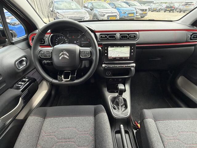 Citroen C3 110 Pk Benzine * AUTOMAAT * Navigatie * Achteruitrij Parkeer Camera * Climate & Cruise Control * Dodehoeksensoren * L.M. Velgen * Vingerhoets; Vierde Generatie Eersteklas Service. Al meer dan 100 jaar een begrip in de Brabantse Kempen