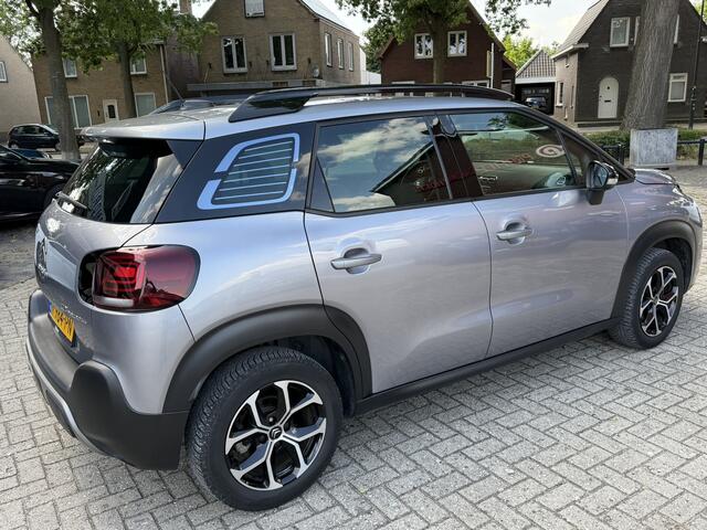 Citroen C3 Aircross 1.2 Benizne 110 Pk Hoge Luxe Shine * Navigatie * Cruise Control * L.M. Velgen * Achteruitrij Parkeer Camera & Sensoren * Stoelverwarming * Speci\le Bekleding * Vingerhoets; Vierde Generatie Eersteklas Service. Al meer dan 100 jaar een begrip in d