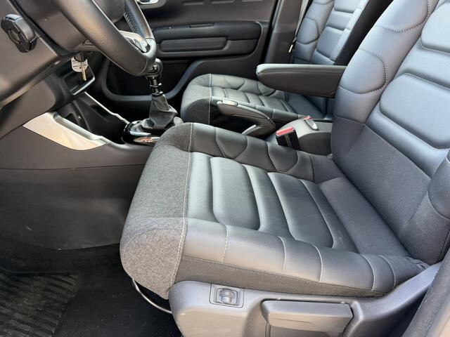 Citroen C3 Aircross 1.2 Benizne 110 Pk Hoge Luxe Shine * Navigatie * Cruise Control * L.M. Velgen * Achteruitrij Parkeer Camera & Sensoren * Stoelverwarming * Speci\le Bekleding * Vingerhoets; Vierde Generatie Eersteklas Service. Al meer dan 100 jaar een begrip in d