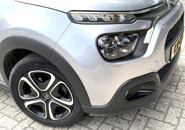 Citroen C3 Benzine 82 Pk 5-Deurs * Navigatie * Cruise Control * Airco * Zwart Dak * Dab Radio * Vingerhoets; Vierde Generatie Eersteklas Service. Al meer dan 100 jaar een begrip in de Brabantse Kempen
