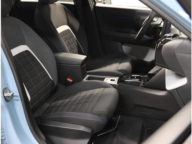 Citroen C3 Ë-C3 Plus 113PK Comfort Range 44 kWh | AppleCarPlay/AndroidAuto | Navigatie | CruiseControl | Airco | Armsteun | Parkeersensoren | DAB | LED |