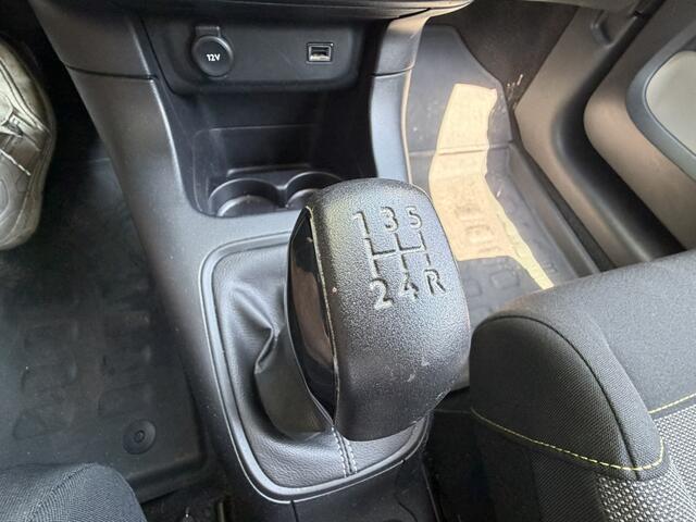 Citroen C3 Benzine 5-Deurs 70 Pk * Airco * Cruise Control * Bluetooth * 5-Deurs * Mint * Vingerhoets; Vierde Generatie Eersteklas Service. Al meer dan 100 jaar een begrip in de Brabantse Kempen