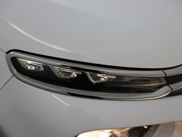Citroen C3 1.2 PureTech Feel 105g Airco, Bluetooth, Cruise control, Rijstrooksensor, Stuur multifunctioneel, Verkeersbord detectie Een luxe en comfortabele hatchback met een eigentijdse uitstraling en een verrassend ruim interieur. De zuinige 1.2 PureTech-motor zorg
