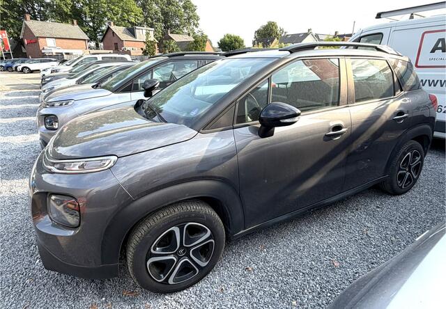 Citroen C3 Aircross 110 Pk Benzine * Populair Model * Hoge Zit Positie * Airco * Cruise Control * Metallic Lak * Vingerhoets; Vierde Generatie Eersteklas Service. Al meer dan 100 jaar een begrip in de Brabantse Kempen