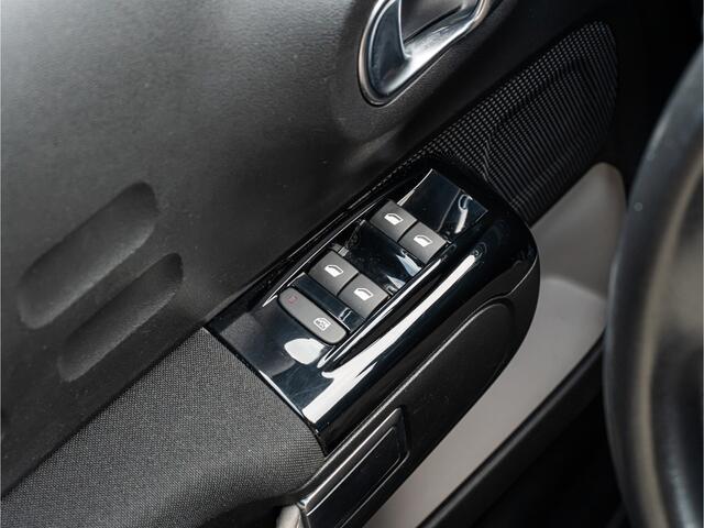 Citroen C3 1.2 PureTech Shine ORG NL CAMERA CRUISE 17 INCH BI-TONE KLEUR
