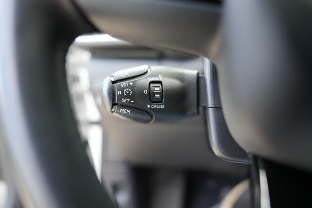 Citroen C3 1.2 PT SHINE. Carplay, Navi , Automaat, Camera