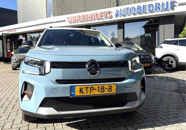 Citroen C3 Ë-C3 Max 113 pk 44 kWh 100% Elektrisch * Special One * * Navigatie * Parkeer Camera * Wall Box Laadkabel * Climate & Cruise Control * Draadloze telefoonlader en Apple Carplay / Android Auto * Vingerhoets; Vierde Generatie Eersteklas Service. Al meer dan 100 jaar een begrip in de Brabantse Kempen