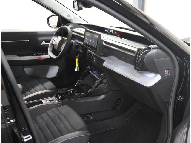 Citroen C3 Aircross 1.2 Hybrid 145PK Max | 1ste eigenaar | AppleCarPlay/AndroidAuto | Navigatie | Cruise Control | Climate Control | Armsteun | Parkeersensoren | DAB Radio | LED | Two-tone | Isofix | Privacy Glass | Parkeersensoren |
