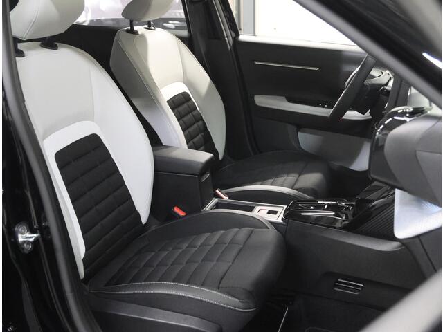 Citroen C3 Aircross 1.2 Hybrid 145PK Max | 1ste eigenaar | AppleCarPlay/AndroidAuto | Navigatie | Cruise Control | Climate Control | Armsteun | Parkeersensoren | DAB Radio | LED | Two-tone | Isofix | Privacy Glass | Parkeersensoren |