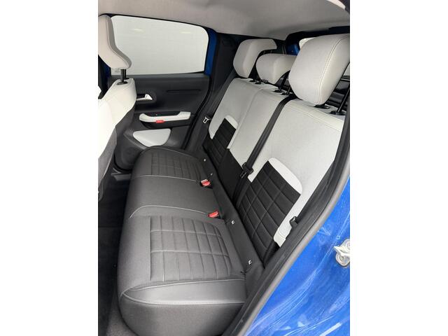 Citroen C3 Ë-C3 Max 113pk 44 kWh | Automaat | 100% Elektrisch | Meest Complete Uitvoering | Tot 320 KM WLTP Actieradius | Navigatie | Climate Control | Cruise Control | Camera | Parkeersensoren | Apple Carplay & Android Auto | 17" Lichtmetalen Velgen | Comfortschuim Stoelen | LED Verlichting | DAB Radio |