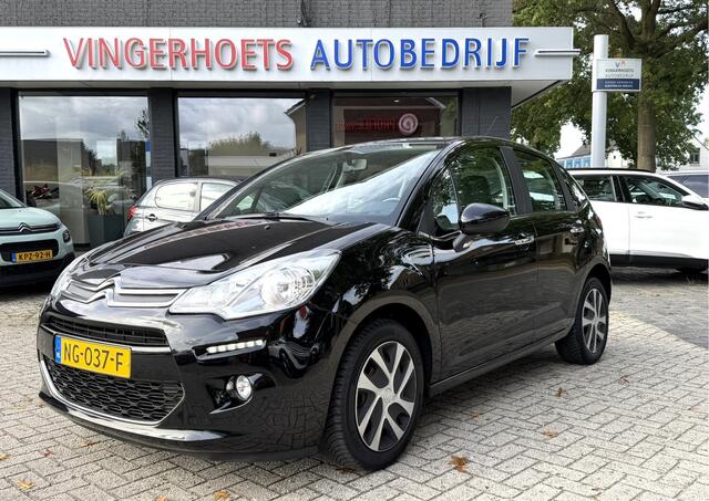 Citroen C3 1.2 Benzine Luxe Sportieve Selection * Navigatie * Climate & Cruise Control * Bleutooth * Vierseizoenenbanden * Armsteun * Led Dagrij Verlichting * Vingerhoets; Vierde Generatie Eersteklas Service. Al meer dan 100 jaar een begrip in de Brabantse Kempen
