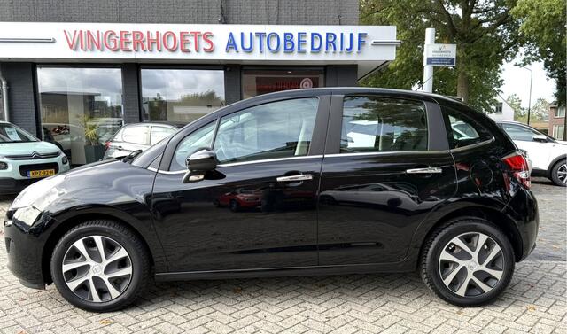 Citroen C3 1.2 Benzine Luxe Sportieve Selection * Navigatie * Climate & Cruise Control * Bleutooth * Vierseizoenenbanden * Armsteun * Led Dagrij Verlichting * Vingerhoets; Vierde Generatie Eersteklas Service. Al meer dan 100 jaar een begrip in de Brabantse Kempen