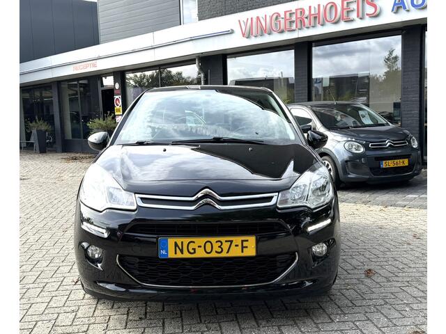 Citroen C3 1.2 Benzine Luxe Sportieve Selection * Navigatie * Climate & Cruise Control * Bleutooth * Vierseizoenenbanden * Armsteun * Led Dagrij Verlichting * Vingerhoets; Vierde Generatie Eersteklas Service. Al meer dan 100 jaar een begrip in de Brabantse Kempen
