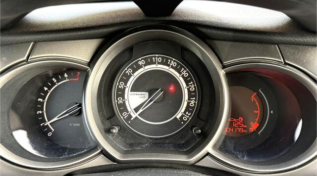 Citroen C3 1.2 Benzine Luxe Sportieve Selection * Navigatie * Climate & Cruise Control * Bleutooth * Vierseizoenenbanden * Armsteun * Led Dagrij Verlichting * Vingerhoets; Vierde Generatie Eersteklas Service. Al meer dan 100 jaar een begrip in de Brabantse Kempen