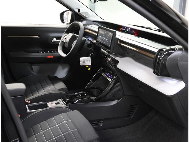 Citroen C3 Aircross 1.2 Hybrid 145pk Plus 7p. | 8 jaar garantie | 7 persoons | Achteruitrijcamera | Navigatie