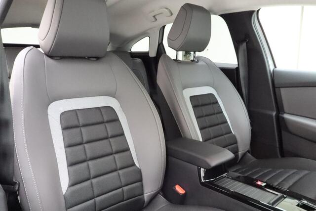 Citroen C4 1.2 Hybrid 145pk Max Automaat | Navigatie | Stoel & Voorruitverwarming | Extra getint glas | Zwart dak | Lichtmetalen velgen Black | Climate control