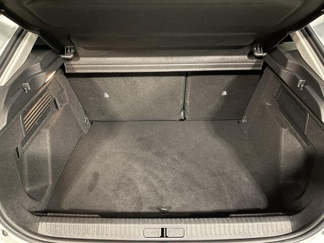 Citroen C4 1.2 Puretech Feel EAT8 18"/Camera/Stoelverwarming/Navigatie/Apple Carplay & Android Auto/PDC