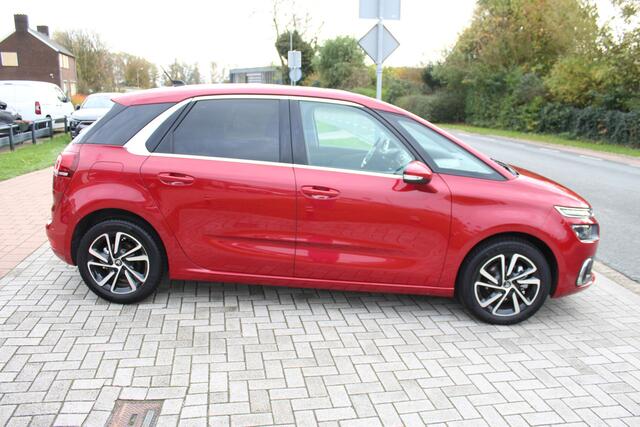 Citroen C4 SpaceTourer 1.2 PureTech Shine Clima-Cruise-Navi-Camera-Pano-Trekhaak 12 Maanden Bovag Garantie !!