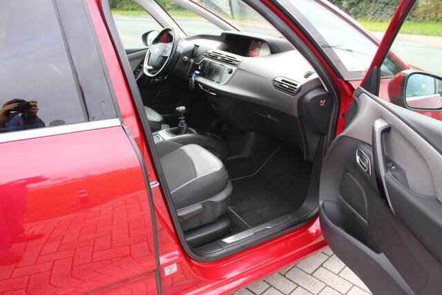 Citroen C4 SpaceTourer 1.2 PureTech Shine Clima-Cruise-Navi-Camera-Pano-Trekhaak 12 Maanden Bovag Garantie !!