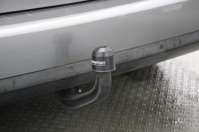 Citroen C4 1.2 PureTech Feel 7 Persoons- Carplay, trekhaak, Navi