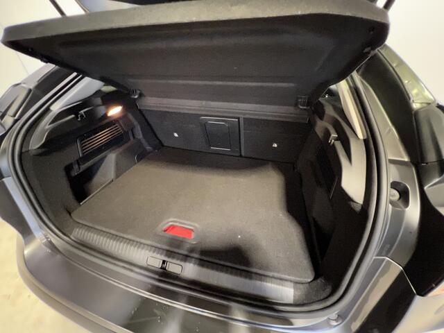 Citroen C4 1.2 Puretech Shine | Navigatie/Android/Apple Carplay | LM Velgen 18" | Elektrisch Glazen Panoramadak | Cruise Control Adaptief | Achteruitrijcamera |