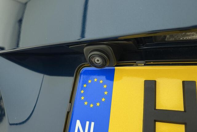 Citroen C4 SpaceTourer 1.2 PureTech Business Automaat | Climate control | Navigatie | Cruise-control | Camera achter | Massage stoel links | Zeer weinig kms 45.000 km |